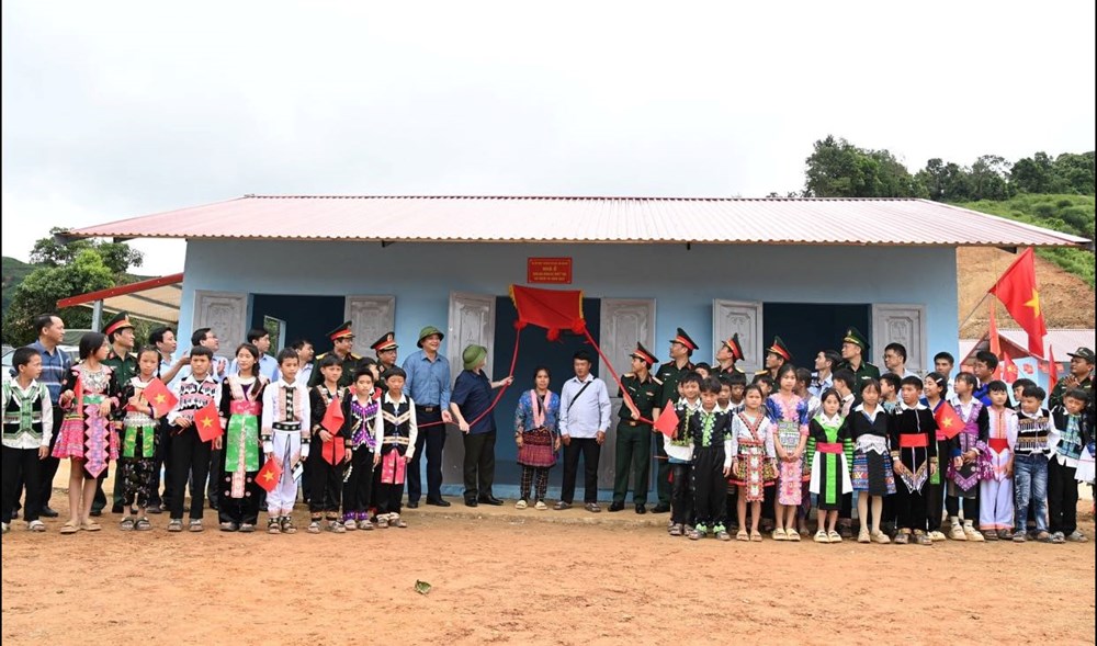 Khánh thành, bàn giao nhà cho người dân bị thiệt hại do mưa lũ - ảnh 2
