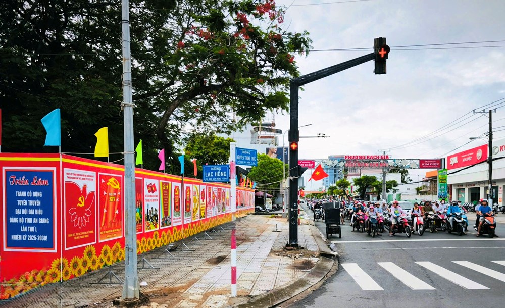 Đẩy mạnh tuyên truyền cổ động trực quan chào mừng Đại hội Đảng bộ tỉnh An Giang - ảnh 1