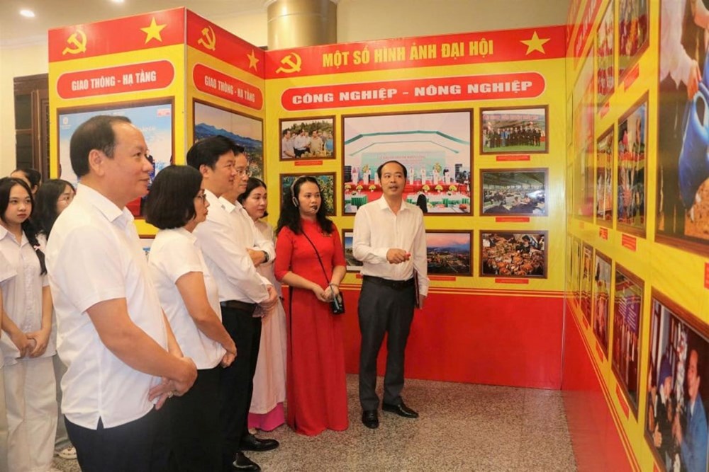Triển lãm trưng bày 140 ảnh, tài liệu chào mừng Đại hội Đảng bộ tỉnh Lào Cai - ảnh 2