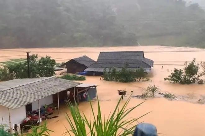 Sơn La: Mưa lũ sau bão số 10 gây thiệt hại về người, tài sản, cơ sở hạ tầng  - ảnh 1