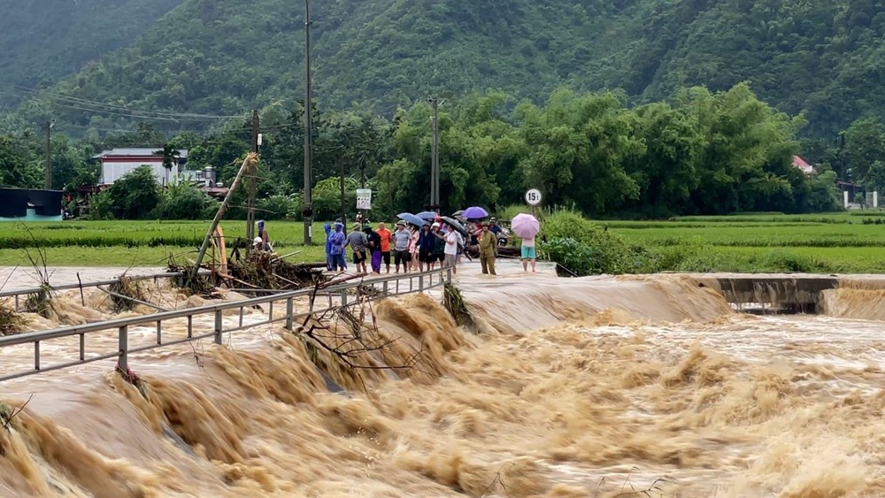 Sơn La: Mưa lũ sau bão số 10 gây thiệt hại về người, tài sản, cơ sở hạ tầng  - ảnh 3