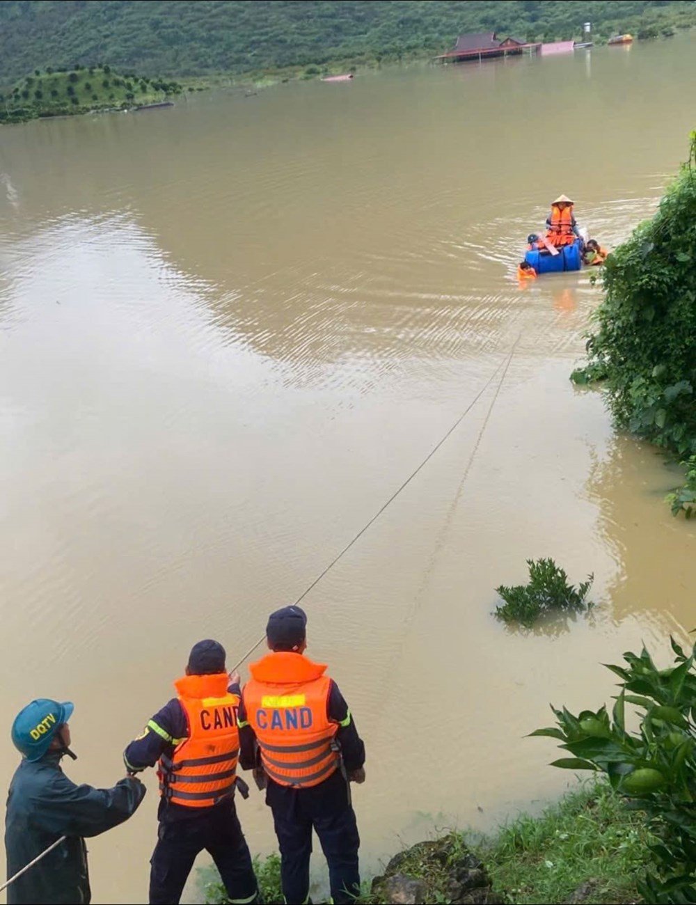 Sơn La khẩn trương khắc phục hậu quả bão số 10 và mưa lũ - ảnh 5