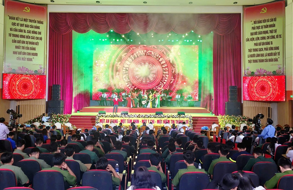 Đặc sắc chương trình nghệ thuật chào mừng Đại hội Đảng bộ tỉnh An Giang - ảnh 2