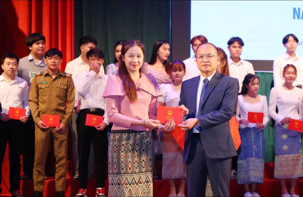 Sơn La: Hơn 200 cán bộ, lưu học sinh Lào hoàn thành chương trình đào tạo tiếng Việt   - ảnh 2