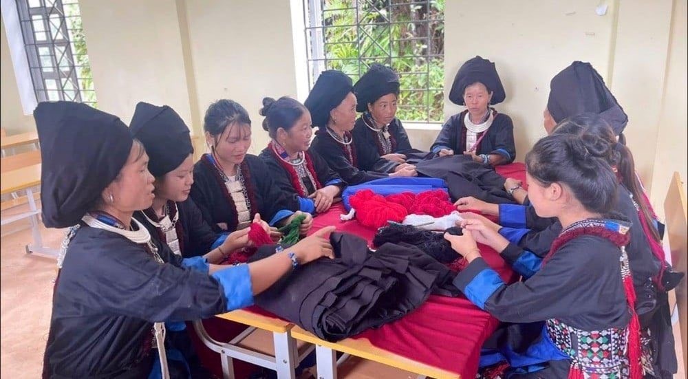 Nét đặc sắc trang phục truyền thống của người Dao khâu ở Điện Biên - ảnh 3