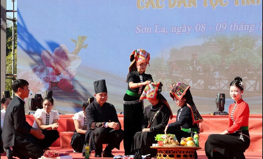 “Tẳng cẩu”- biểu trưng về văn hóa hôn nhân của người Thái đen - ảnh 2