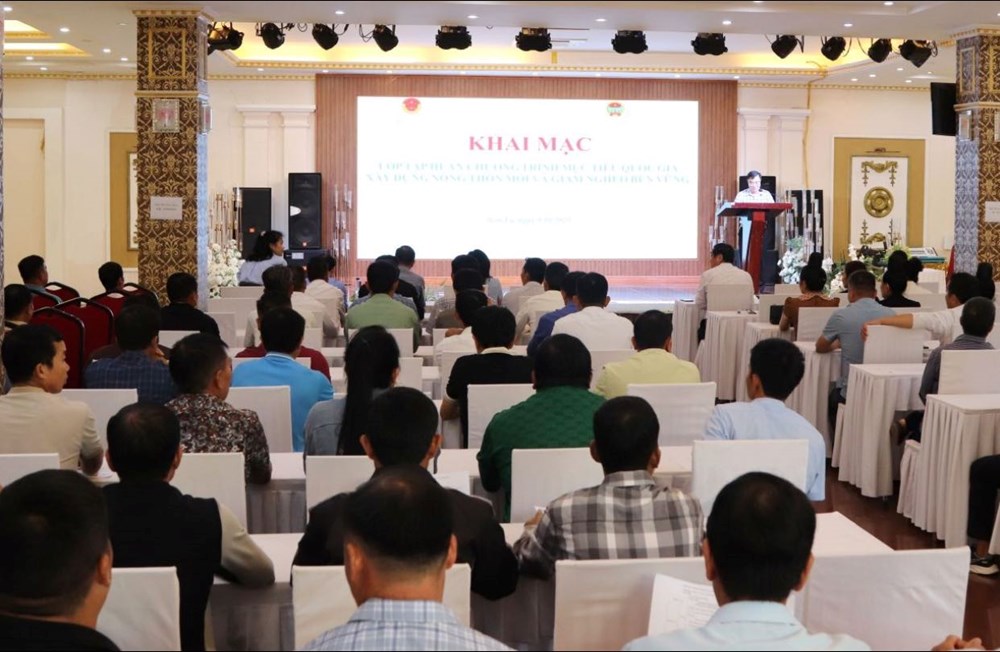 Nâng cao kiến thức, kỹ năng về xây dựng nông thôn mới và giảm nghèo bền vững - ảnh 1
