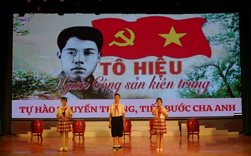 Học sinh Sơn La tự hào truyền thống, tiếp bước cha anh qua từng trang sách - ảnh 4
