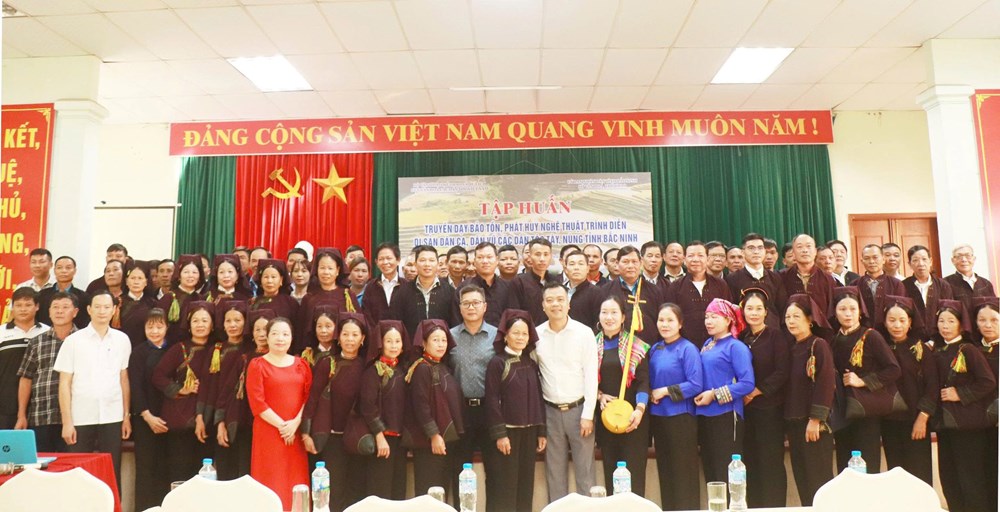 Truyền dạy văn hóa phi vật thể dân tộc Tày, Nùng gắn với phát triển du lịch - ảnh 1