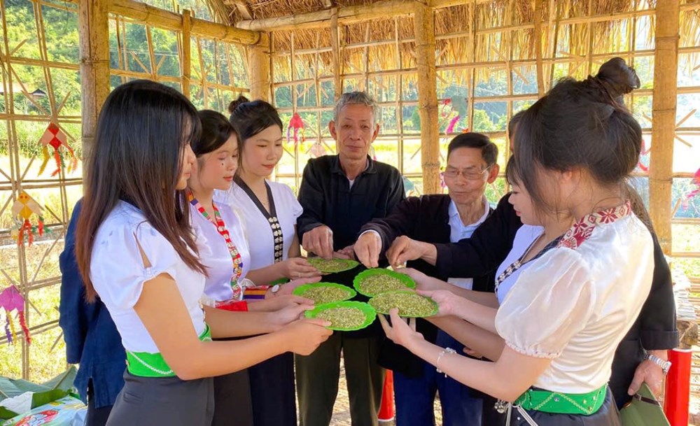 Về Phong Thổ vui hội “Kin lẩu khẩu mẩu” với người Thái trắng - ảnh 6