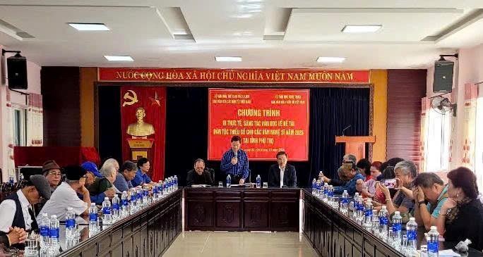 Văn học nghệ thuật góp phần quảng bá bản sắc văn hóa các dân tộc vùng Đất Tổ - ảnh 1