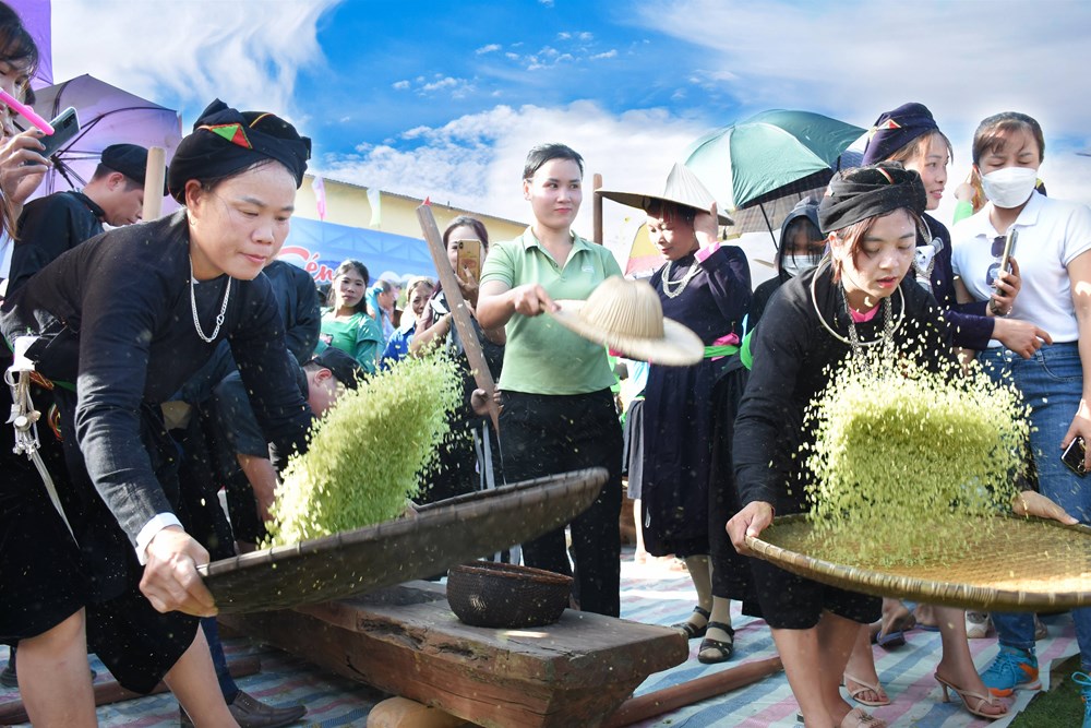 Về xã vùng cao Lâm Thượng vui hội với đồng bào các dân tộc - ảnh 1