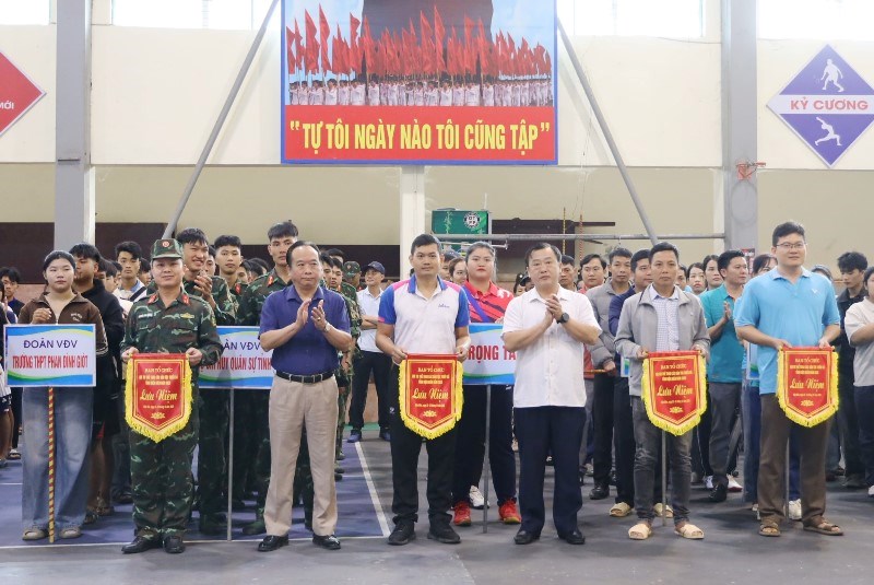 Sôi nổi Hội thi thể thao các dân tộc thiểu số tỉnh Điện Biên 2025 - ảnh 1