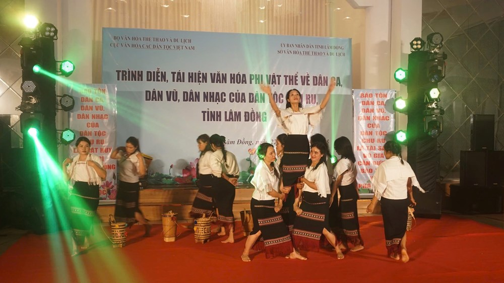 Để dân ca, dân vũ dân tộc Chu Ru ngân vang giữa đại ngàn - ảnh 2
