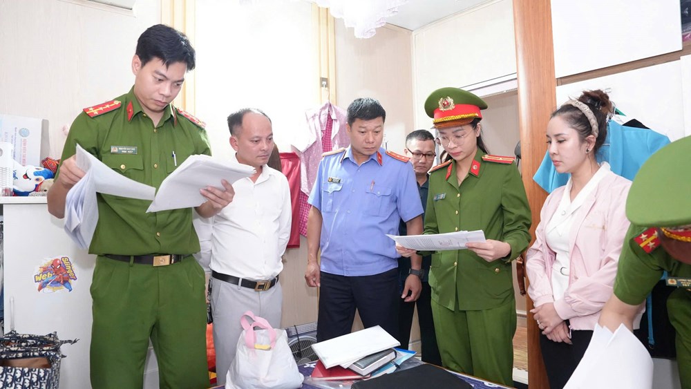 Bắt hiệu trưởng và kế toán trường mầm non chiếm đoạt 580 triệu đồng - ảnh 1