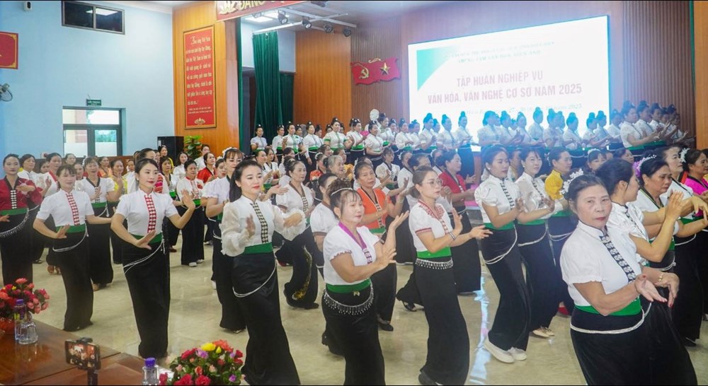 Bế mạc lớp tập huấn nghiệp vụ văn hoá, văn nghệ cơ sở năm 2025 - ảnh 2