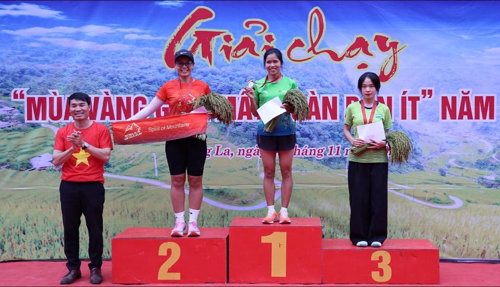 Trên 1.000 VĐV tham gia Giải chạy “Mùa vàng giữa mây ngàn bản Ít” - ảnh 5