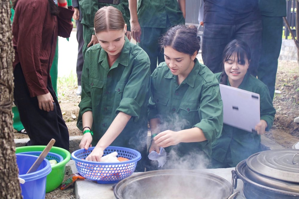 Lan tỏa tinh thần Chiến thắng Điện Biên Phủ đến học sinh thành phố Saint Petersburg, LB Nga - ảnh 8