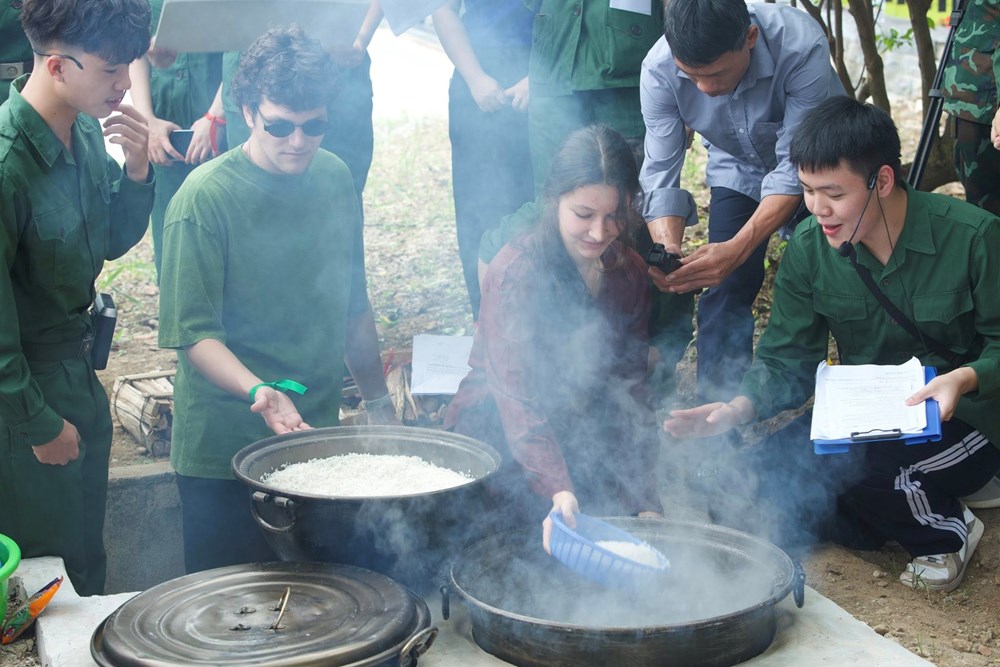 Lan tỏa tinh thần Chiến thắng Điện Biên Phủ đến học sinh thành phố Saint Petersburg, LB Nga - ảnh 7