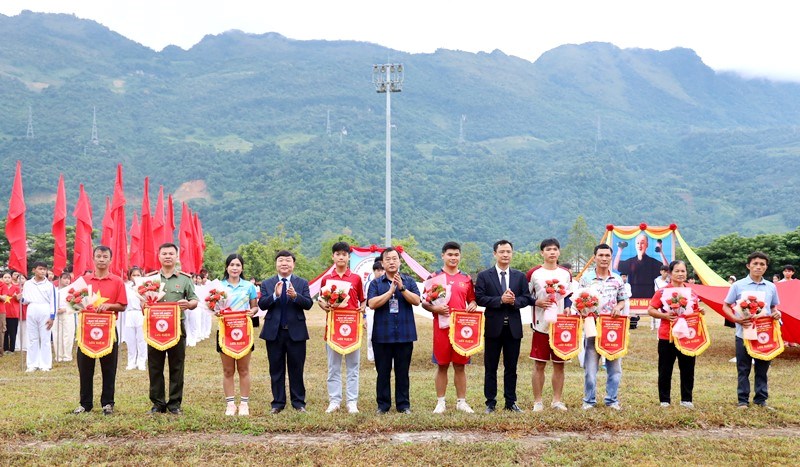 Sôi nổi hoạt động thi đấu thể thao quần chúng các dân tộc ở Mường Lay - ảnh 3