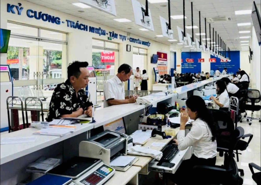 Tuyên Quang đẩy mạnh số hóa dữ liệu, chỉnh lý tài liệu lưu trữ “đúng - đủ - sạch - sống” - ảnh 1