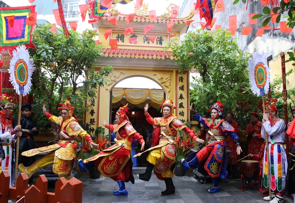 Dâng hương kỷ niệm ngày hoá Đức Đại vương Trần Lựu - ảnh 18