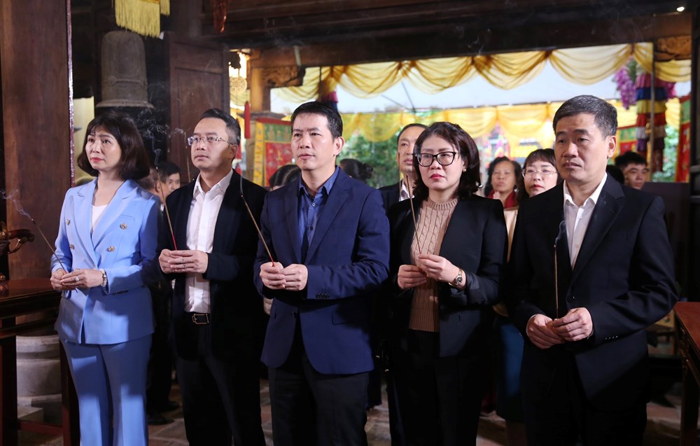 Dâng hương kỷ niệm ngày hoá Đức Đại vương Trần Lựu - ảnh 1