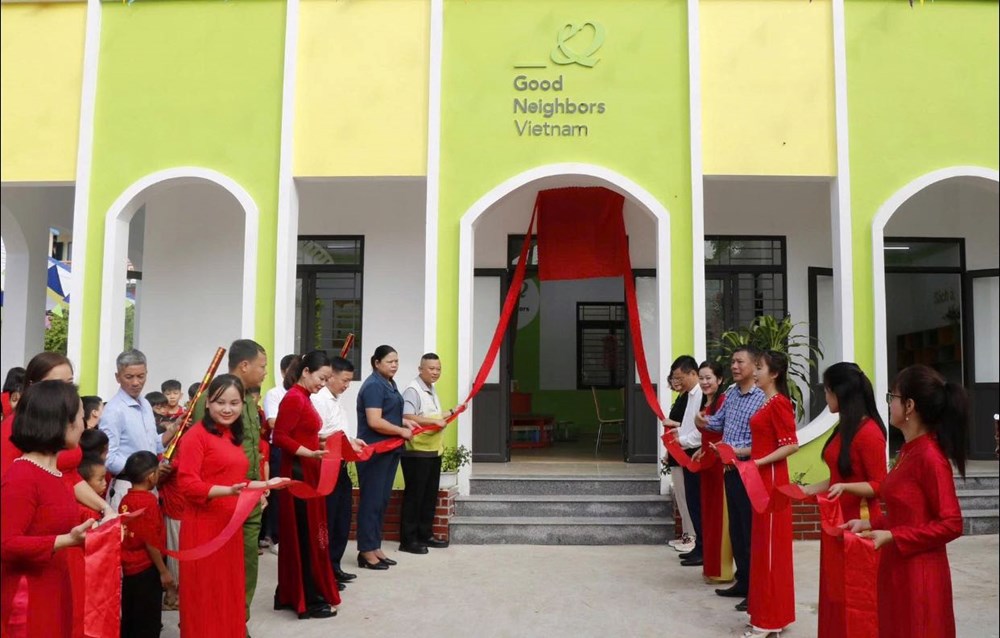 Bàn giao thư viện thân thiện cho học sinh xã vùng cao Yên Thành - ảnh 1