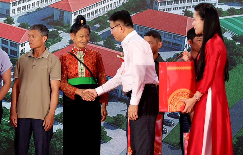 Phó Thủ tướng Chính phủ Lê Thành Long dự khởi công xây trường học tại xã biên giới tỉnh Điện Biên - ảnh 3