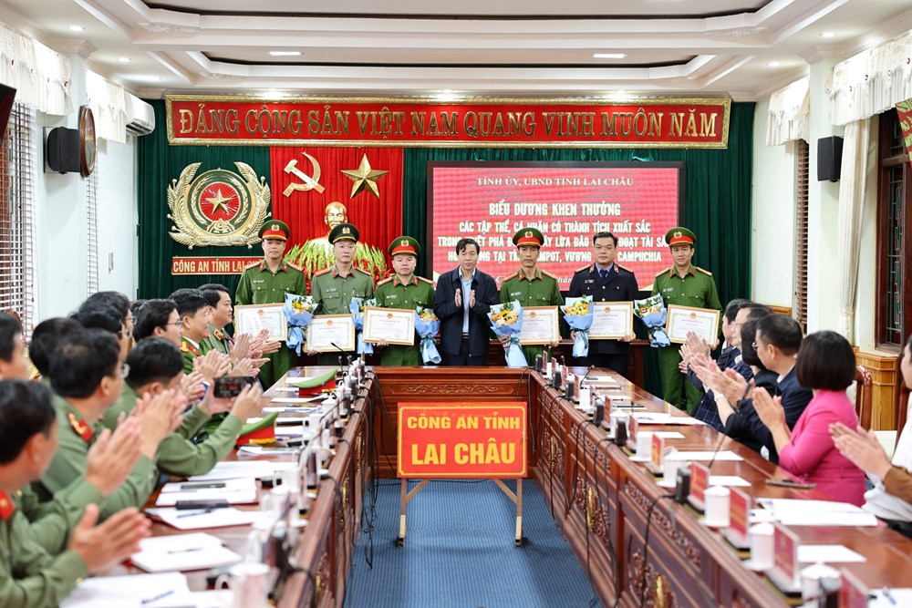 Khen thưởng Ban Chuyên án 0525L triệt phá đường dây lừa đảo tại Campuchia - ảnh 4