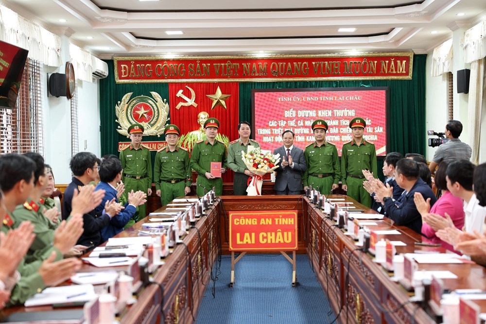 Khen thưởng Ban Chuyên án 0525L triệt phá đường dây lừa đảo tại Campuchia - ảnh 1