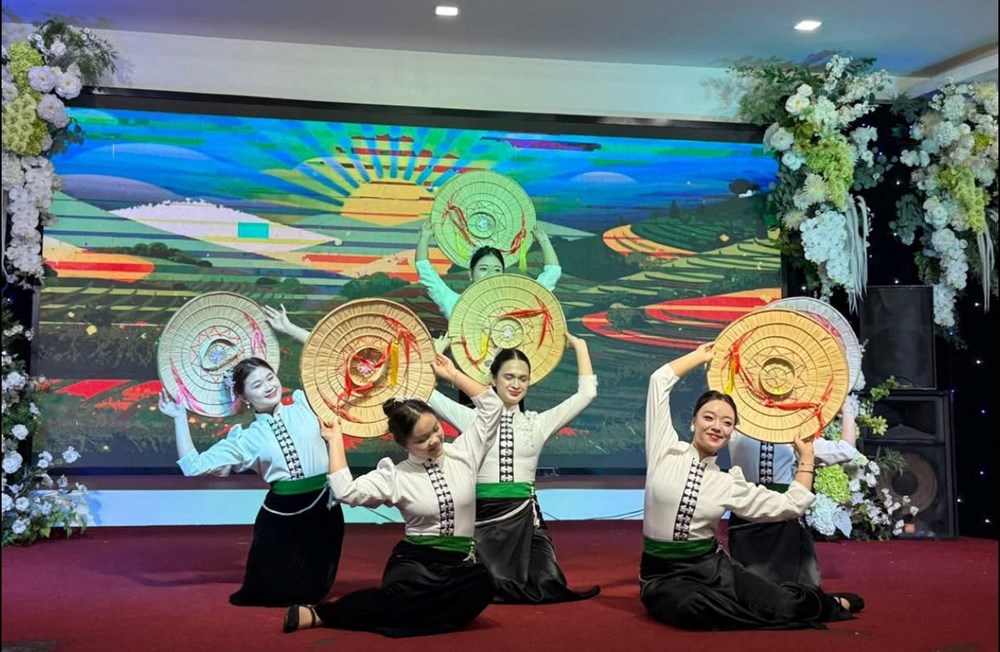 Thế hệ trẻ gắn kết, lan toả nét đẹp văn hoá dân tộc Thái tại Hà Nội - ảnh 2