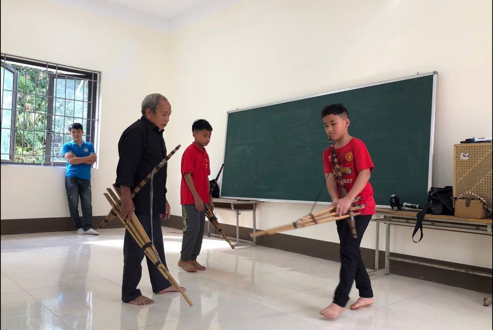 Truyền dạy nghệ thuật múa Khèn dân tộc Mông ở Bằng Thành - ảnh 2