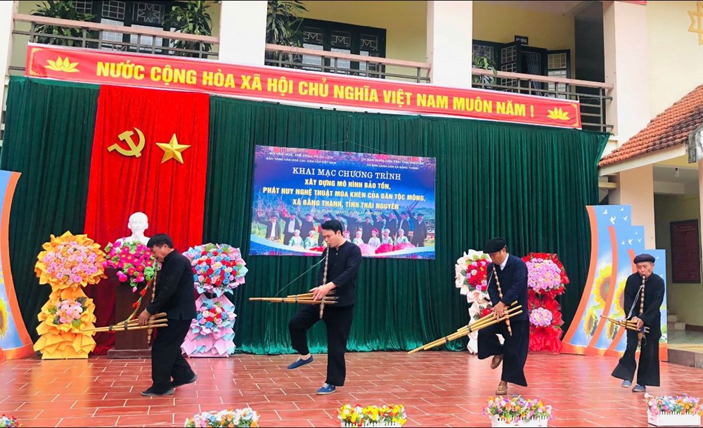 Truyền dạy nghệ thuật múa Khèn dân tộc Mông ở Bằng Thành - ảnh 3