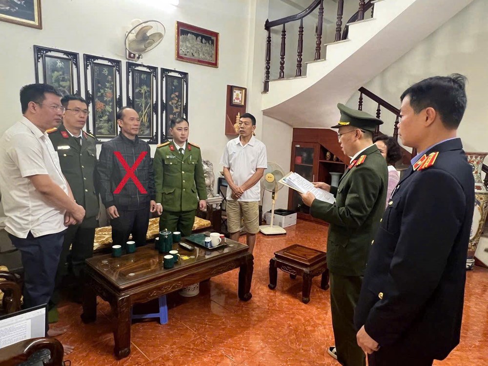 Bắt đối tượng “Lợi dụng chức vụ, quyền hạn trong khi thi hành công vụ” - ảnh 1