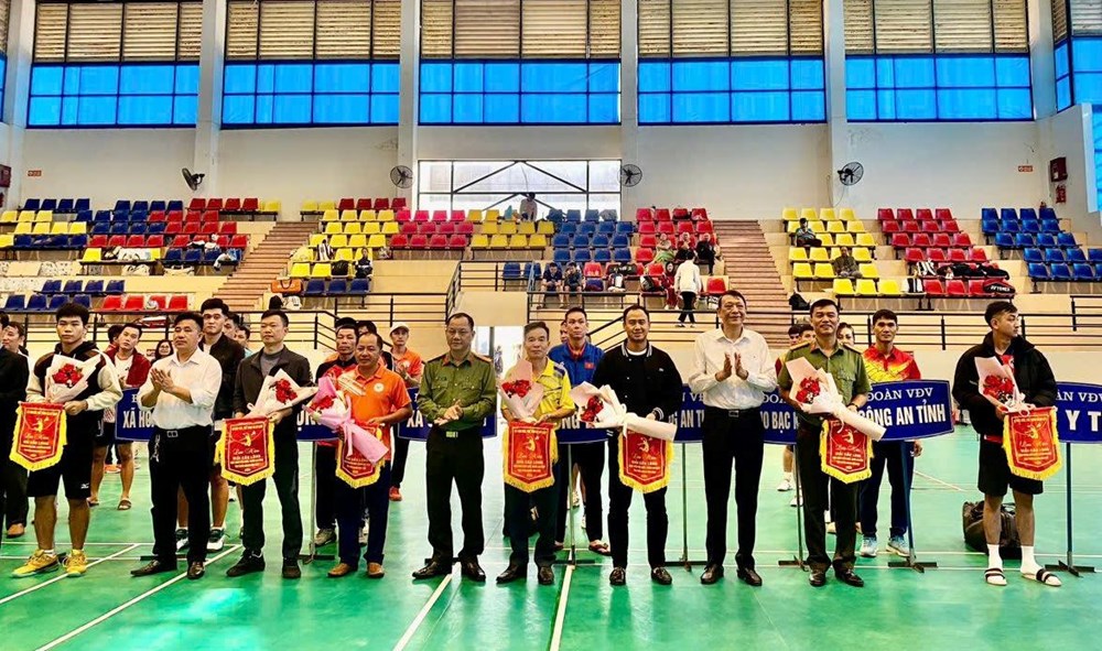 Hơn 160 VĐV tham gia Giải Cầu lông tỉnh Tuyên Quang năm 2025 - ảnh 1