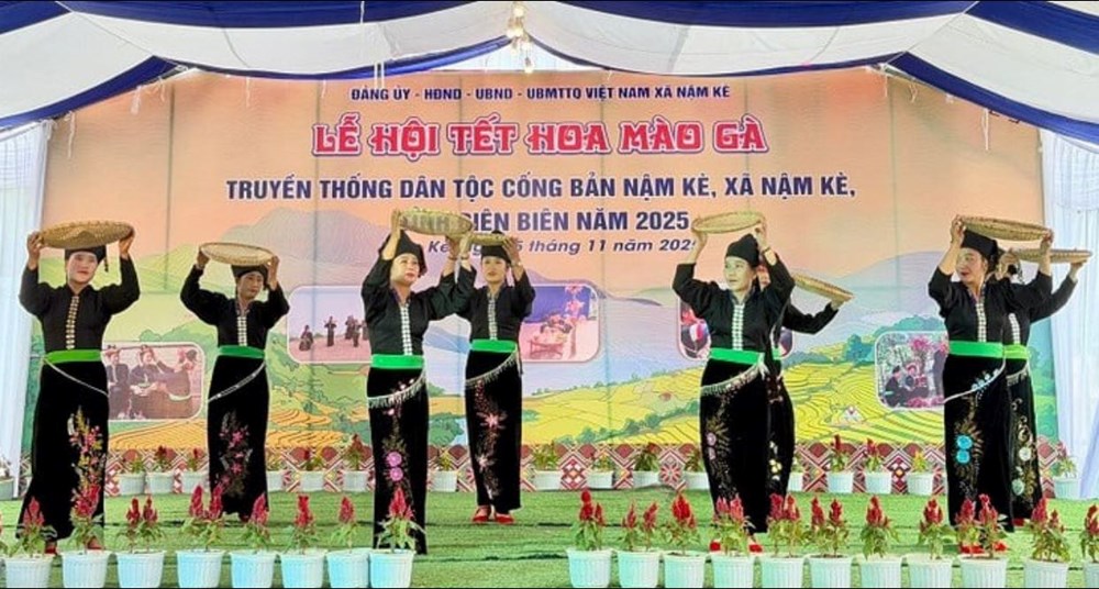 Về xã biên giới Nậm Kè vui “Tết hoa mào gà” với đồng bào dân tộc Cống  - ảnh 1