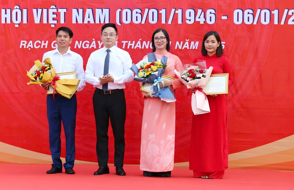 Khai mạc Triển lãm tranh cổ động tuyên truyền kỷ niệm 80 năm Ngày Tổng tuyển cử đầu tiên bầu Quốc hội Việt Nam - ảnh 3
