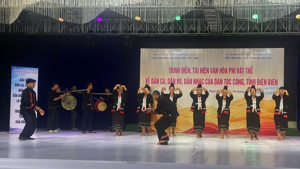 Truyền dạy văn hóa phi vật thể dân tộc Cống gắn với phát triển du lịch - ảnh 1