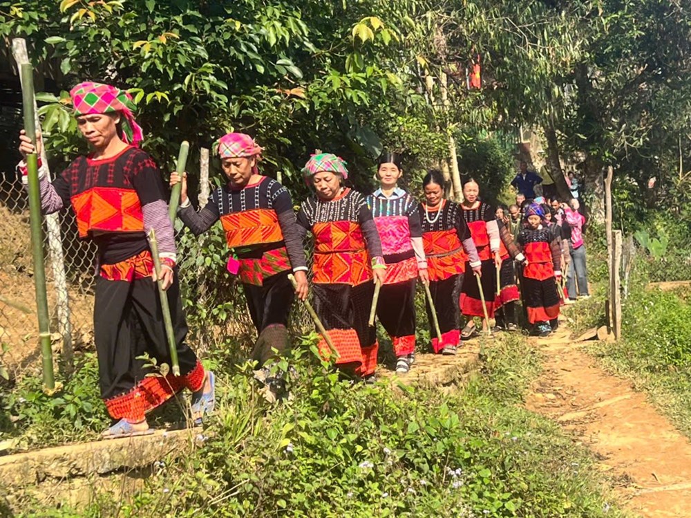 Lễ quét làng - nét văn hóa độc đáo của người Phù Lá ở Điện Biên - ảnh 7