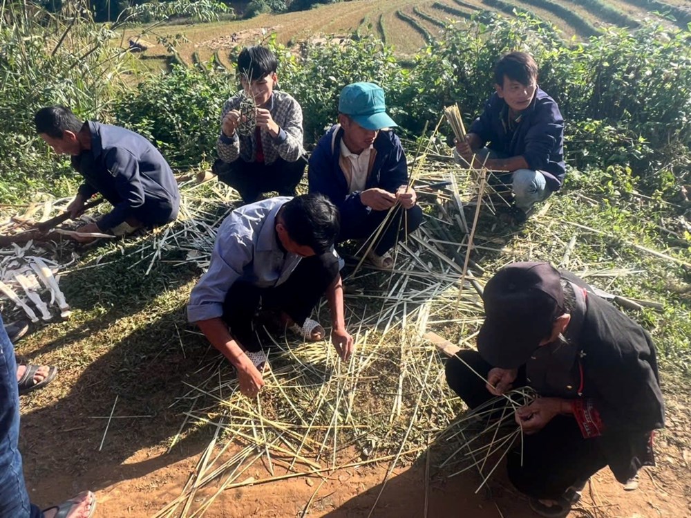 Lễ quét làng - nét văn hóa độc đáo của người Phù Lá ở Điện Biên - ảnh 2