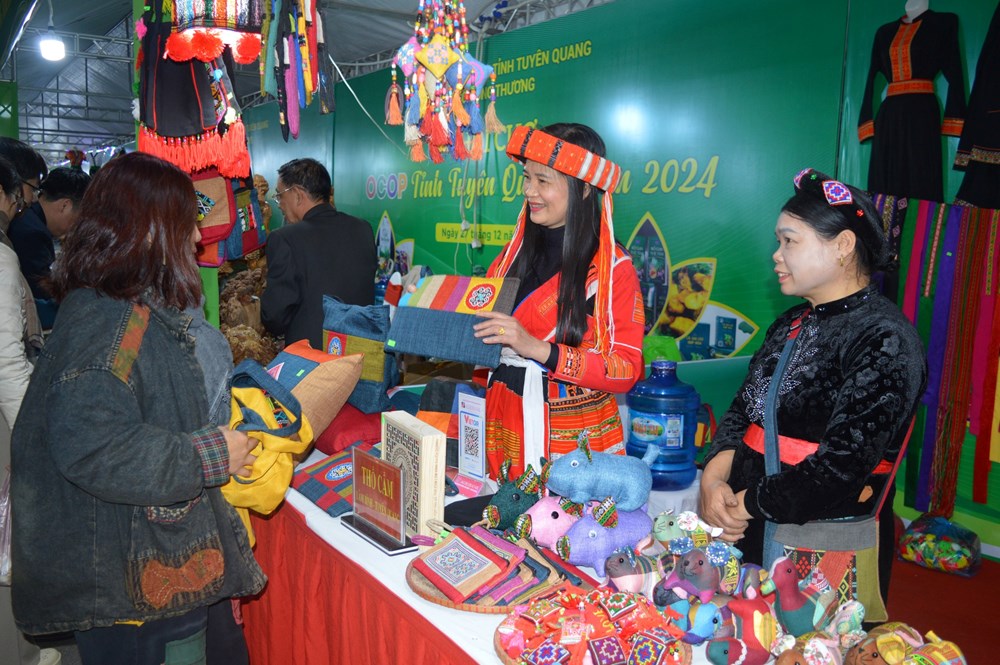 ​Hơn 100 gian hàng đặc sản vùng miền tham gia Hội chợ OCOP tỉnh Tuyên Quang 2025 - ảnh 1