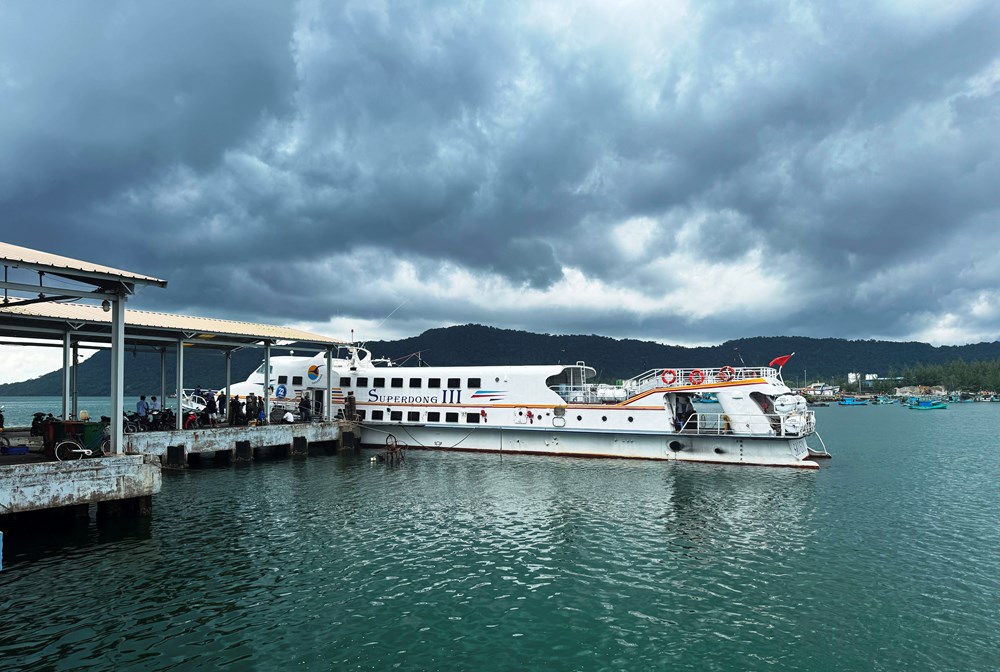 Tàu cao tốc đi Phú Quốc tạm ngưng hoạt động do thời tiết xấu - ảnh 1