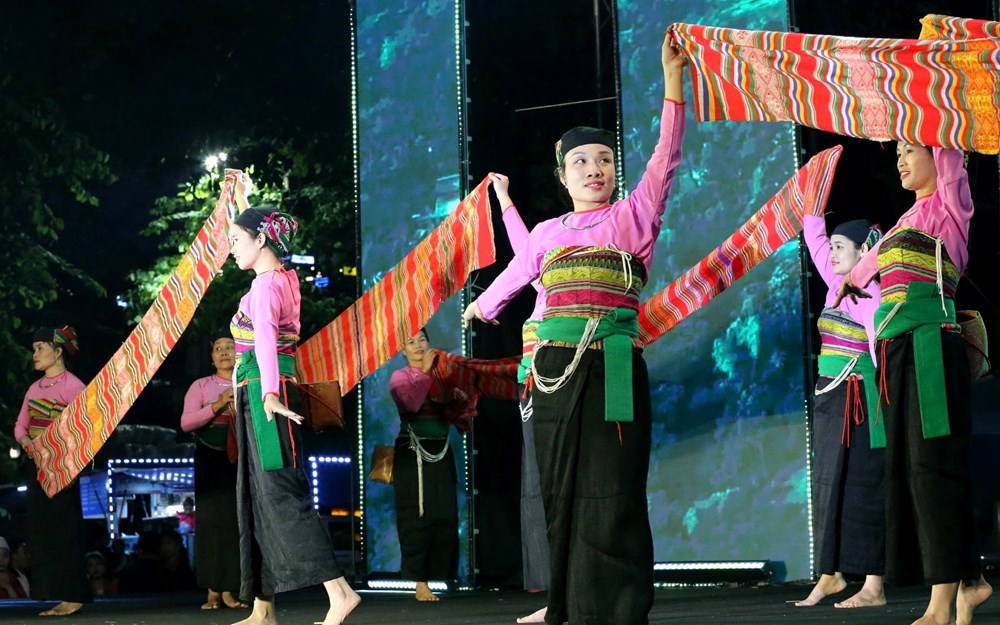 Lan tỏa bản sắc văn hóa dân tộc Mường đến du khách Thủ đô - ảnh 12