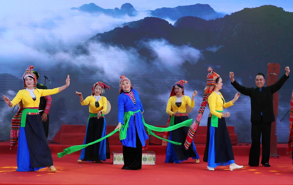Đặc sắc Liên hoan nghệ thuật quần chúng và trình diễn trang phục dân tộc Mường - ảnh 6
