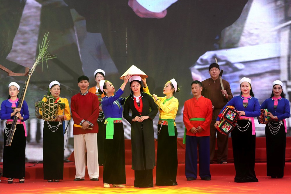 Đặc sắc Liên hoan nghệ thuật quần chúng và trình diễn trang phục dân tộc Mường - ảnh 2