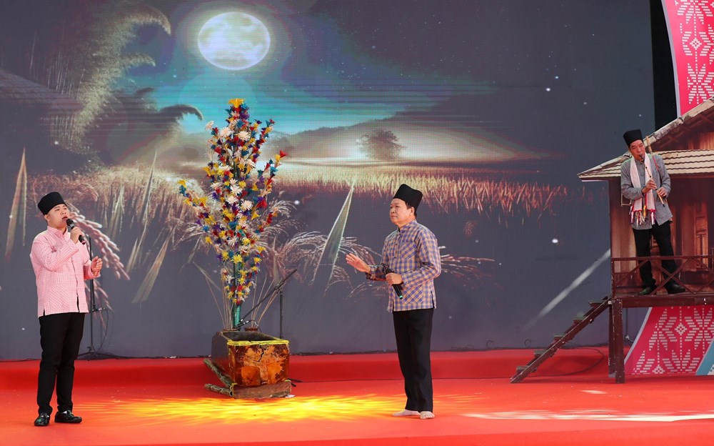 Đặc sắc Liên hoan nghệ thuật quần chúng và trình diễn trang phục dân tộc Mường - ảnh 9