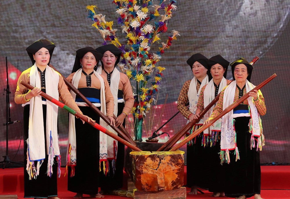 Đặc sắc Liên hoan nghệ thuật quần chúng và trình diễn trang phục dân tộc Mường - ảnh 10