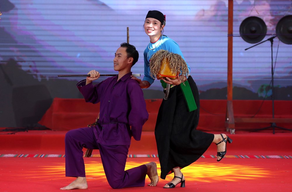 Đặc sắc Liên hoan nghệ thuật quần chúng và trình diễn trang phục dân tộc Mường - ảnh 4