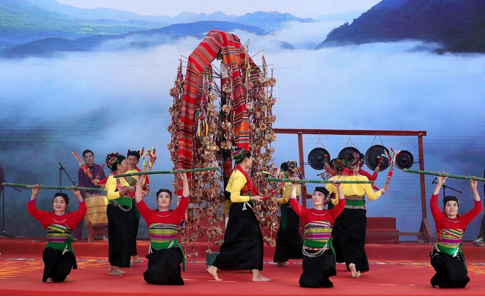 Đặc sắc Liên hoan nghệ thuật quần chúng và trình diễn trang phục dân tộc Mường - ảnh 20